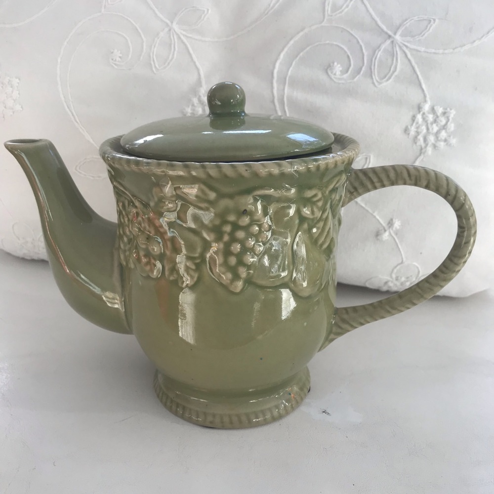 New with tags Large April Cornell “vineyard” tea pot